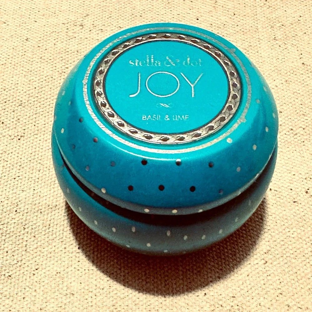 Stella & Dot | Candle | Stella & Dot Joy Candle in Tin | Basil & Lime